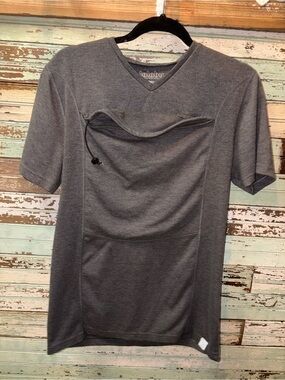 Lalabu Gray Short Sleeve V-Neck Dad Performance Tee with baby Front Pocket